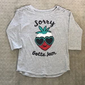 3/4 Tee Shirt with flipping sequence.